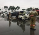 На парковке у аэропорта Южно-Сахалинска загорелся автомобиль 