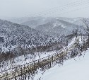 Минимум пять участков дорог на Сахалине обработали от гололёда: актуальная информация о состоянии трасс
