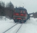 Поезд сошел с путей на Сахалине