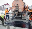 На ликвидацию ям в Южно-Сахалинске дорожникам дали три месяца