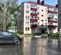 Коммунальщики в Долинске начали мыть дворы