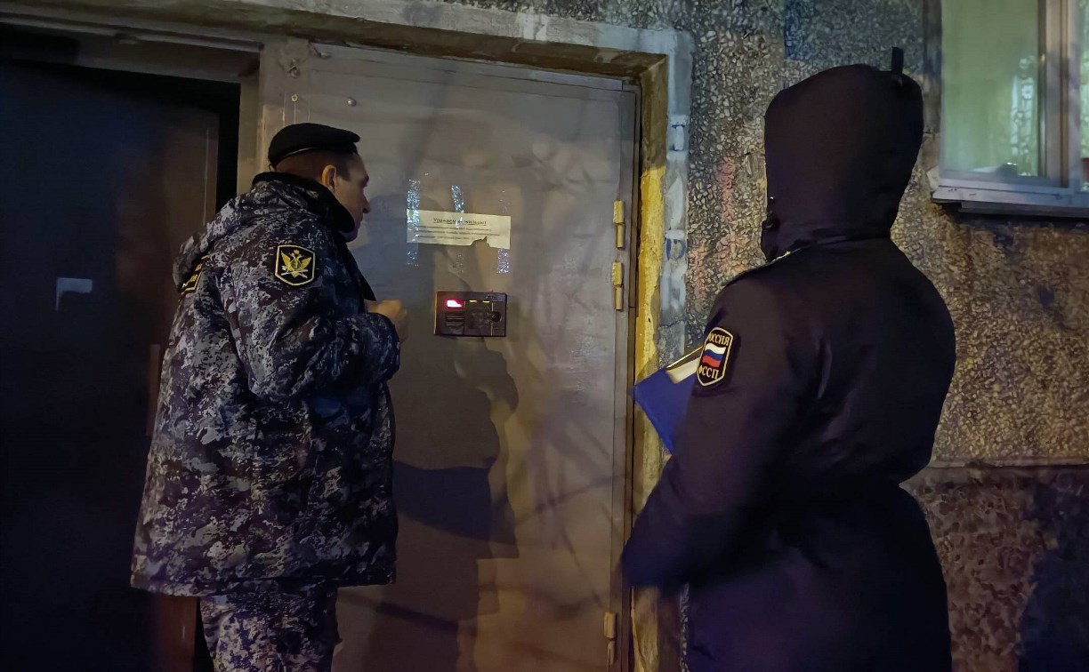 К жителям Южно-Сахалинска, не заплатившим за воду, наведались судебные приставы 