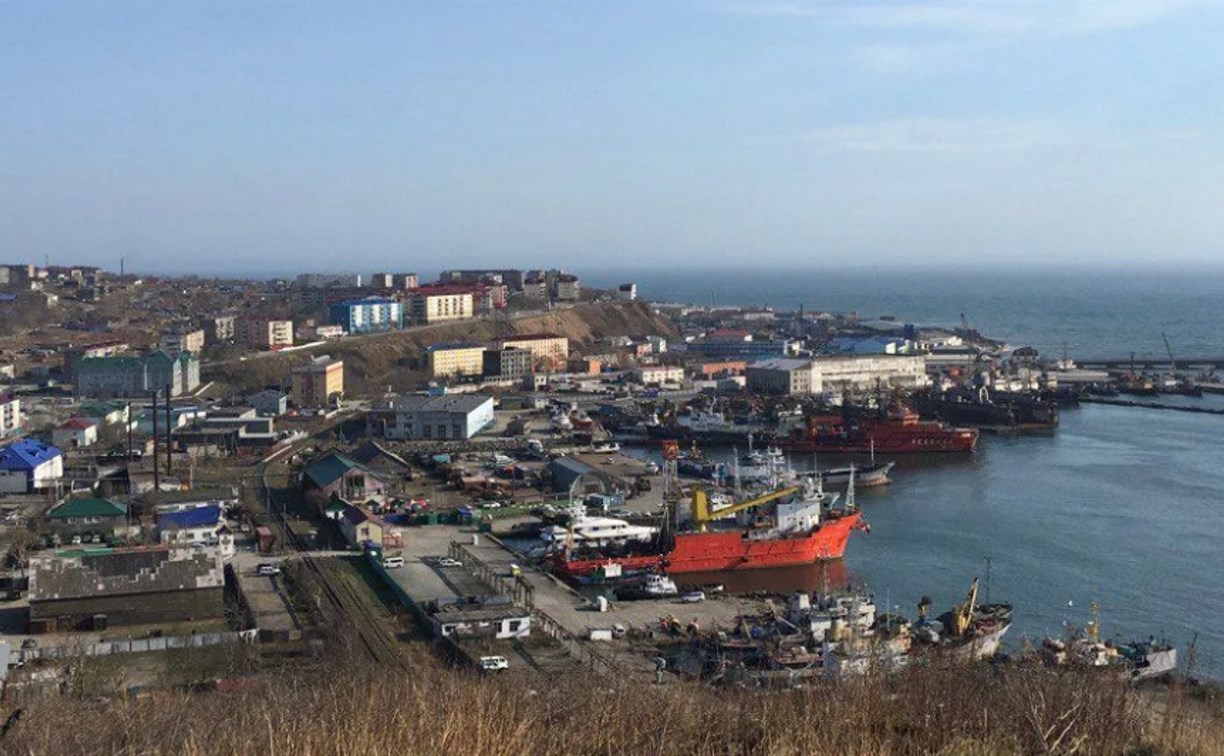 В порту "Корсаков" налажен непрерывный процесс обработки судов с социальными грузами