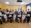 Лучшим старшеклассникам Южно-Сахалинска вручили стипендии мэра