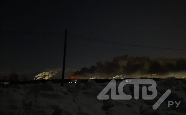 Продукцию, корма и расходники сожгли на птицефабрике "Островной" в Южно-Сахалинске