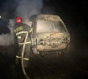 В Анивском районе на трассе загорелся микроавтобус Toyota LiteAce