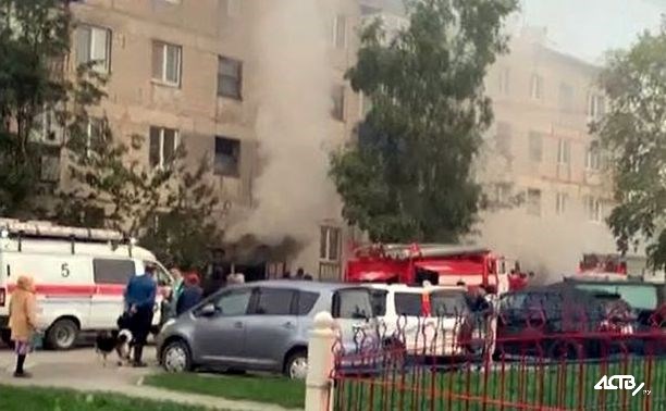 В Новоалександровске загорелись стройматериалы в подвале жилого дома