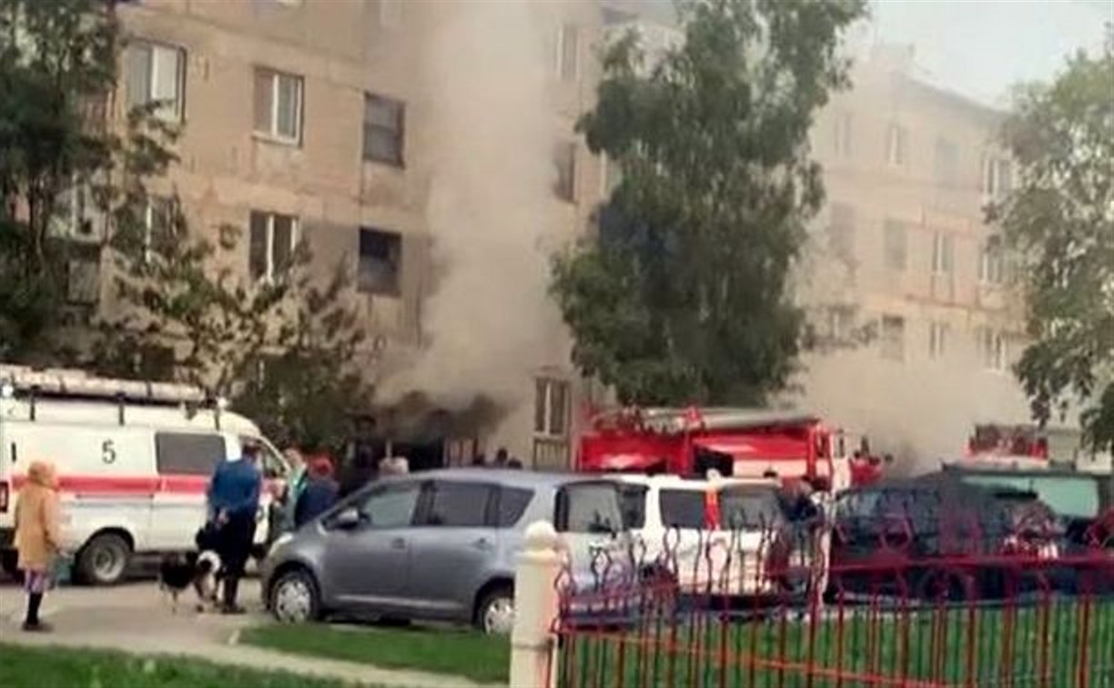 В Новоалександровске загорелись стройматериалы в подвале жилого дома