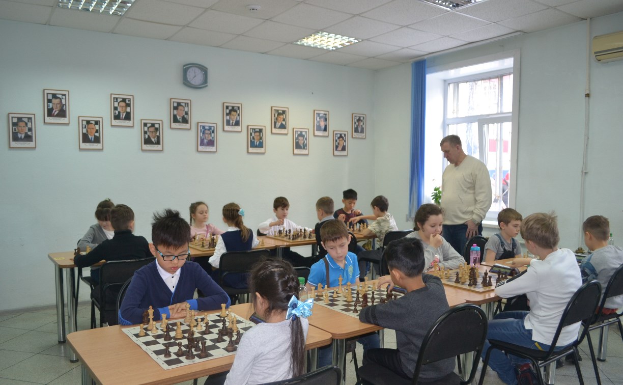 Почти 70 юных шахматистов Сахалина сразились в турнире «Волшебная ладья»