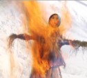 В Южно-Сахалинске проводили зиму и сожгли Масленицу (ФОТО)