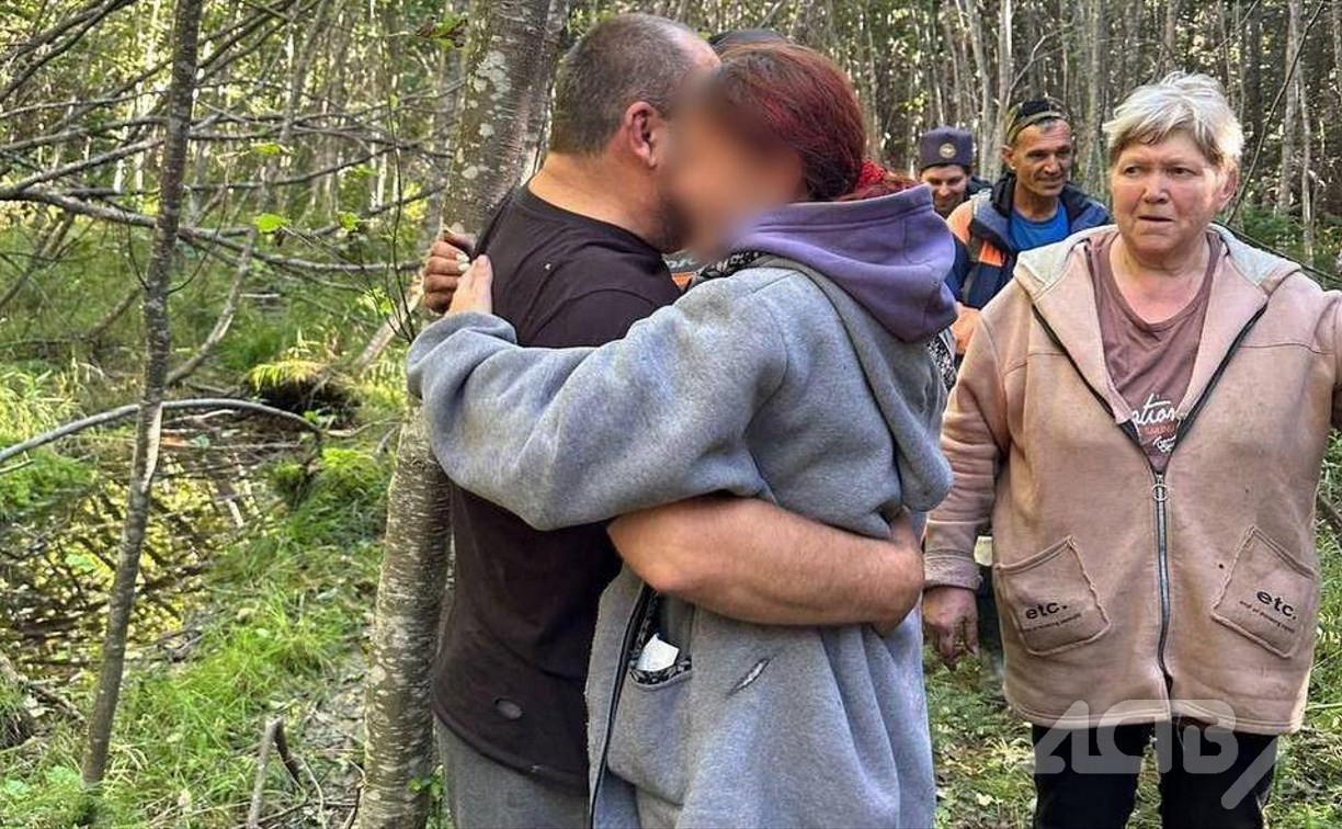 "Питались клоповкой, видели следы медведя": первые кадры найденных спустя 6 дней ягодников на Сахалине 