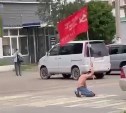 "Тормозил машины, растоптал флаг, упал в фонтан": в Тымовском кто-то ярко отметил середину лета