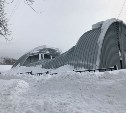 Крыша ангара рухнула в городском парке Южно-Сахалинска