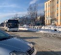 Водители в Поронайске уверены, что причина вечных опозданий автобусов в некачественном топливе