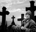 Прописанный 17 лет на кладбище сахалинец не смог добиться другого жилья