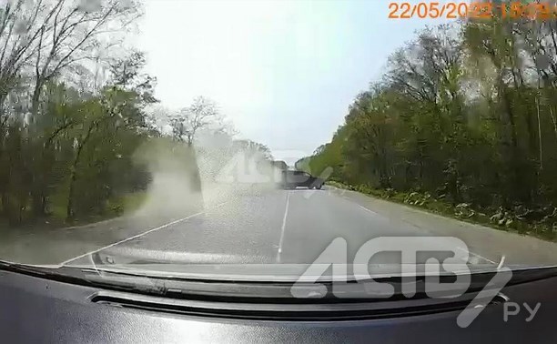 Момент ДТП на охотской трассе попал на видео