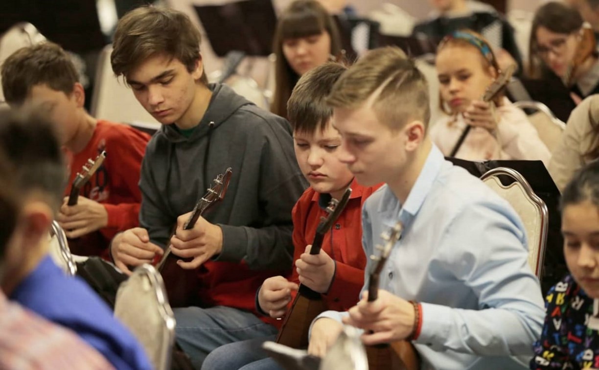 Молодежный оркестр русских народных инструментов выступит перед сахалинцами