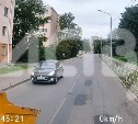 Хэтчбэк едва не столкнулся с погрузчиком в Южно-Сахалинске
