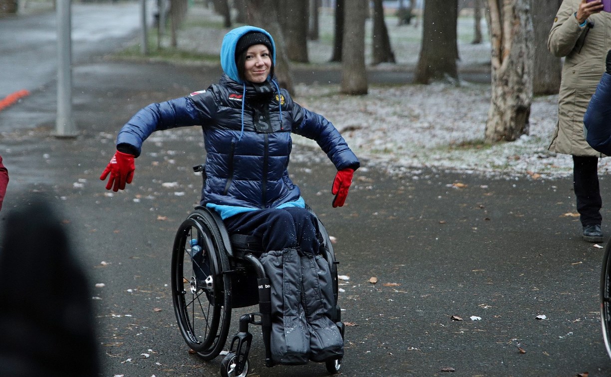 В Южно-Сахалинске забег "5 верст" поддержала сборная России по кёрлингу на колясках