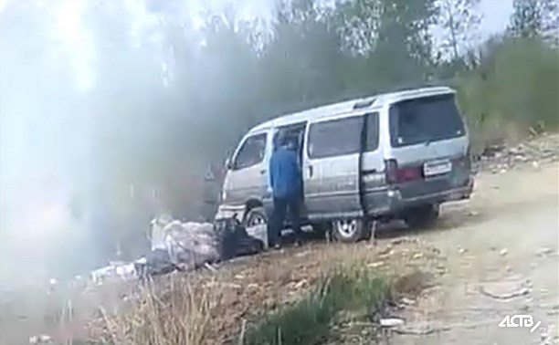 Южносахалинцы сняли на видео наглого мусорщика