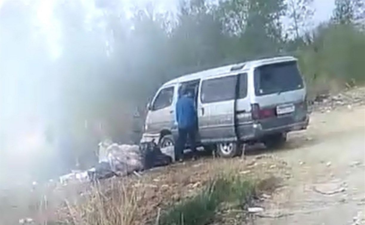 Южносахалинцы сняли на видео наглого мусорщика