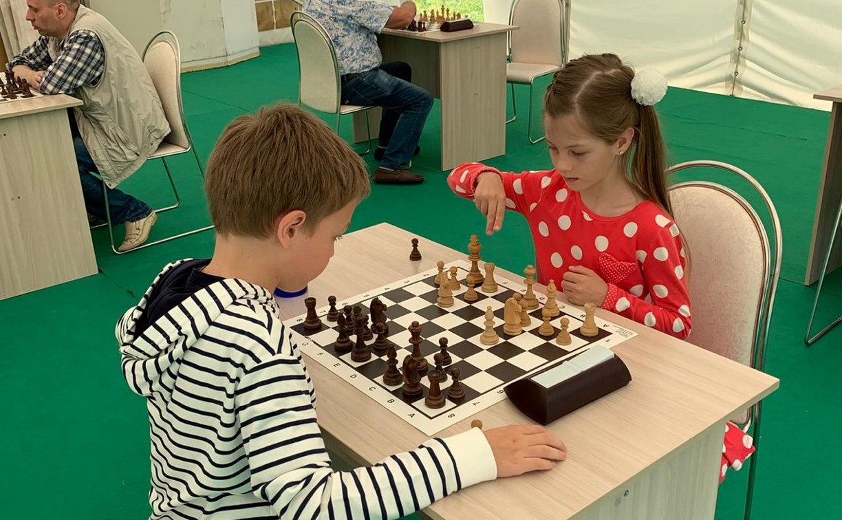 Юные шахматисты с Сахалина и Хабаровска поборолись за победу в блиц-турнире