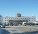 Провожать авиарейс Южно-Сахалинск - Москва прибыли ОМОН, взрывотехник и кинолог с собакой