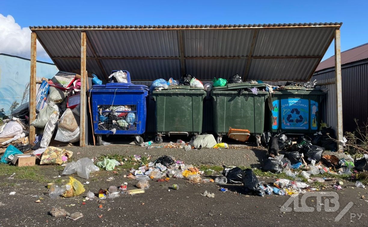 Коммунальщикам в Корсакове готовы поднять зарплату, чтобы решить мусорную проблему