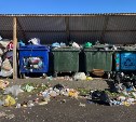 Коммунальщикам в Корсакове готовы поднять зарплату, чтобы решить мусорную проблему