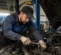 Автослесарь взял у южносахалинца 450 тысяч рублей за ремонт и улетел в Москву