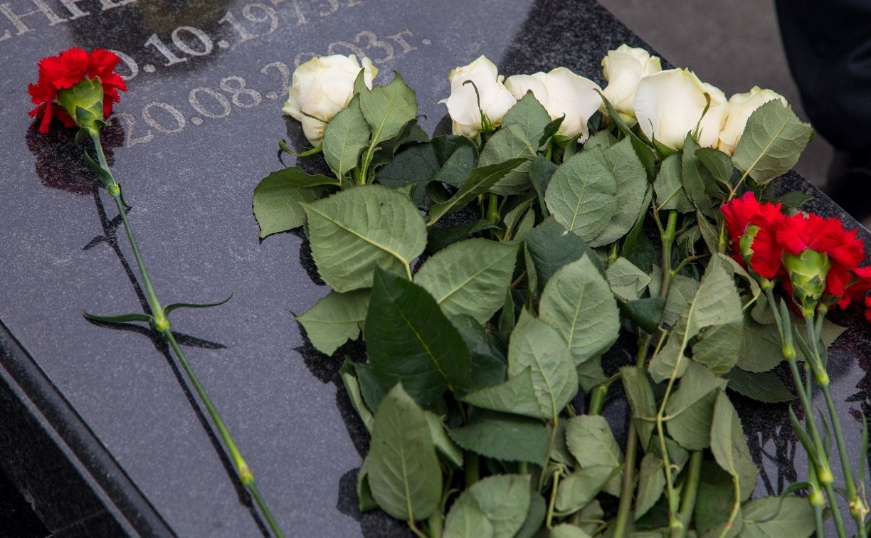Память погибших Игоря Фархутдинова и его коллег почтили на Сахалине
