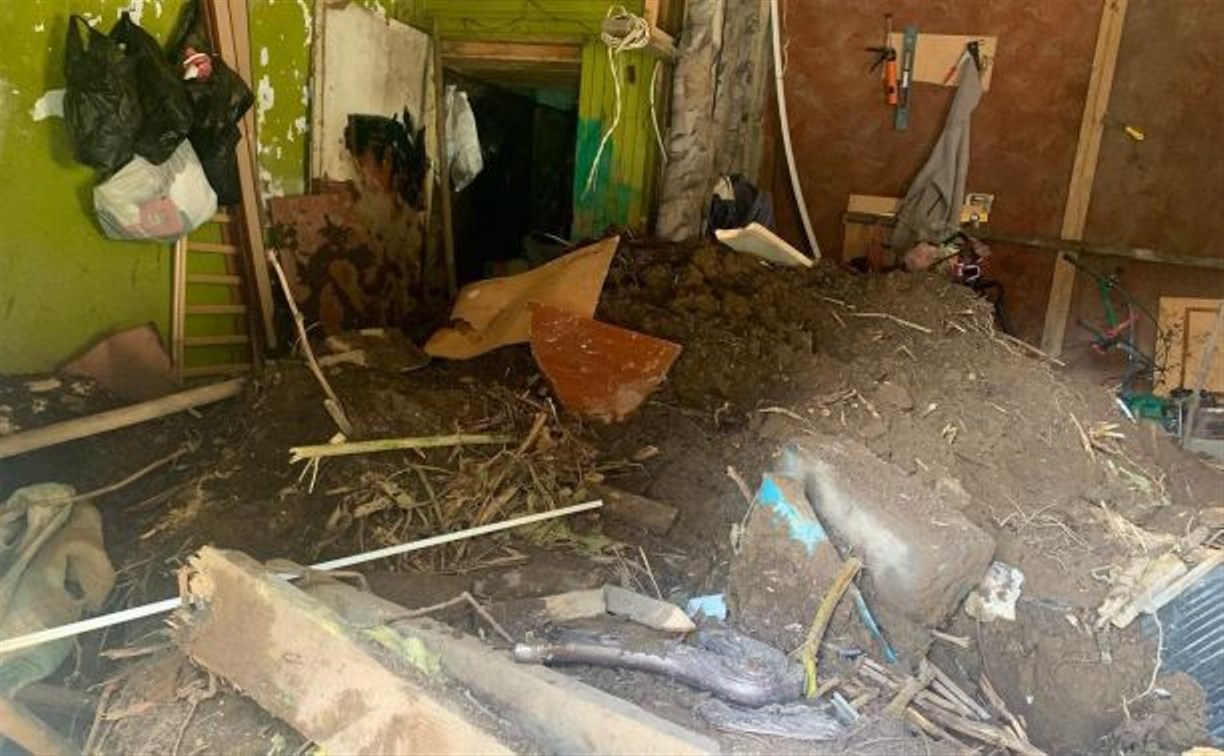 Оползень на Сахалине разрушил дом женщины с двумя детьми