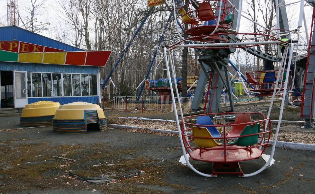 В парке Южно-Сахалинска приступили к демонтажу "Колеса обозрения"