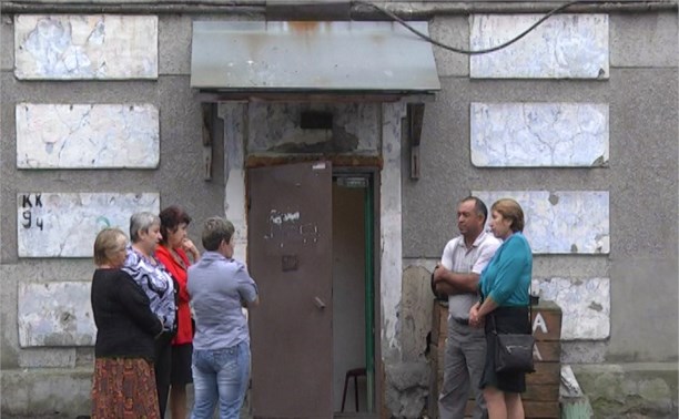 Жители двух южно-сахалинских домов по-прежнему жалуются на коммунальщиков Жители двух южно-сахалинских домов по-прежнему жалуются на коммунальщиков