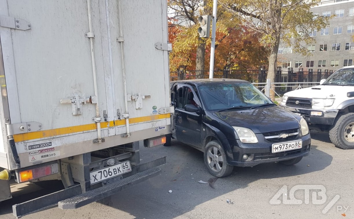 Девушка на Chevrolet пострадала в ДТП в Южно-Сахалинске