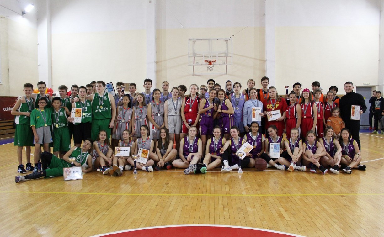 Ученики школ №6 и №22 Южно-Сахалинска стали победителями «КЭС-баскет»