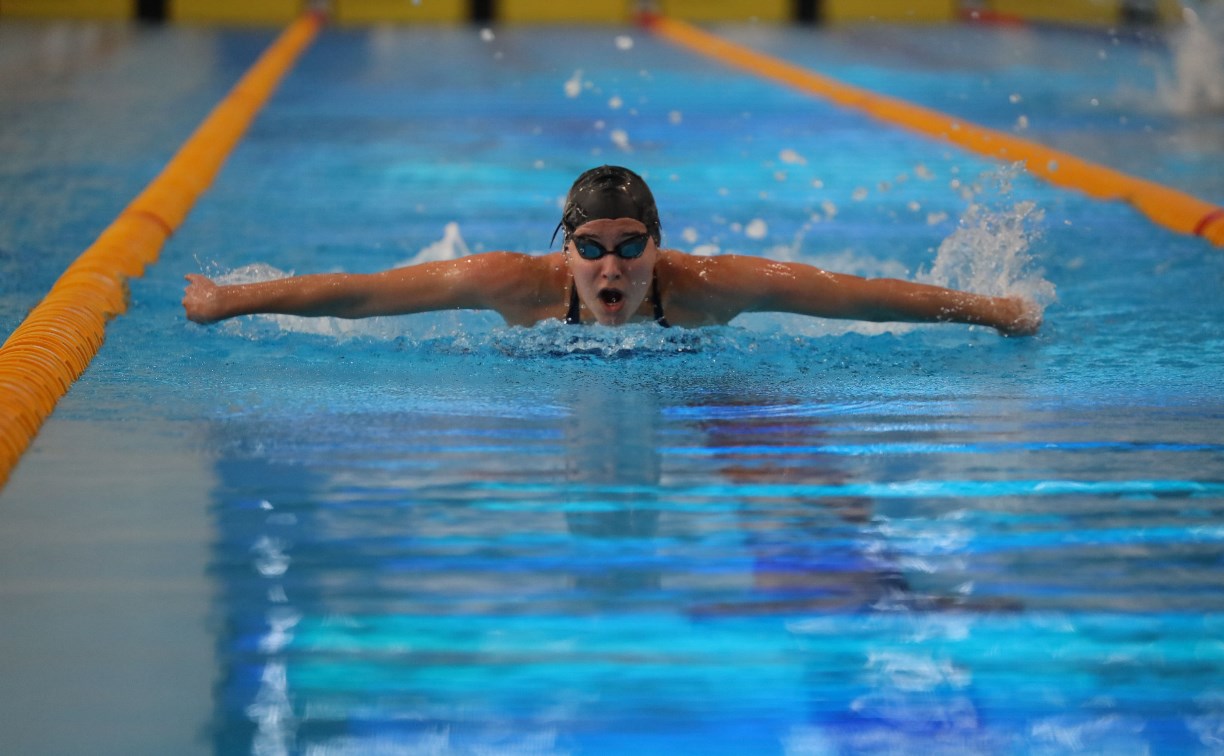 В Южно-Сахалинске стартовали межрегиональные соревнования по плаванию