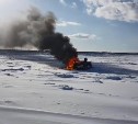 Снегоход сгорел на льду залива Мордвинова в Корсаковском районе