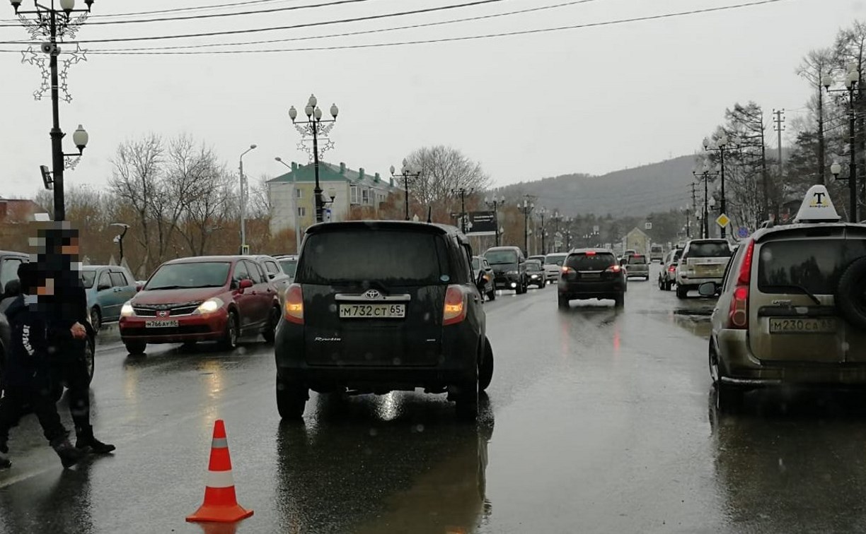 Toyota Ractis сбила подростка в Южно-Сахалинске