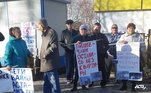 Жители двух сел вышли на митинг в Смирных Жители двух сел вышли на митинг в Смирных
