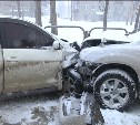 Лоб в лоб столкнулись две "Тойоты" в Южно-Сахалинске