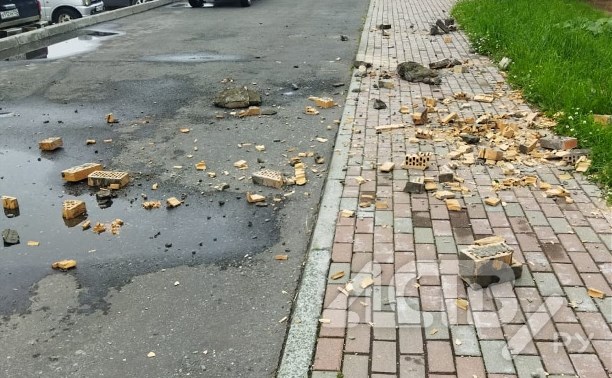 "Забилась в угол, придерживая шкаф": мощное землетрясение застало курильчанку в ванной