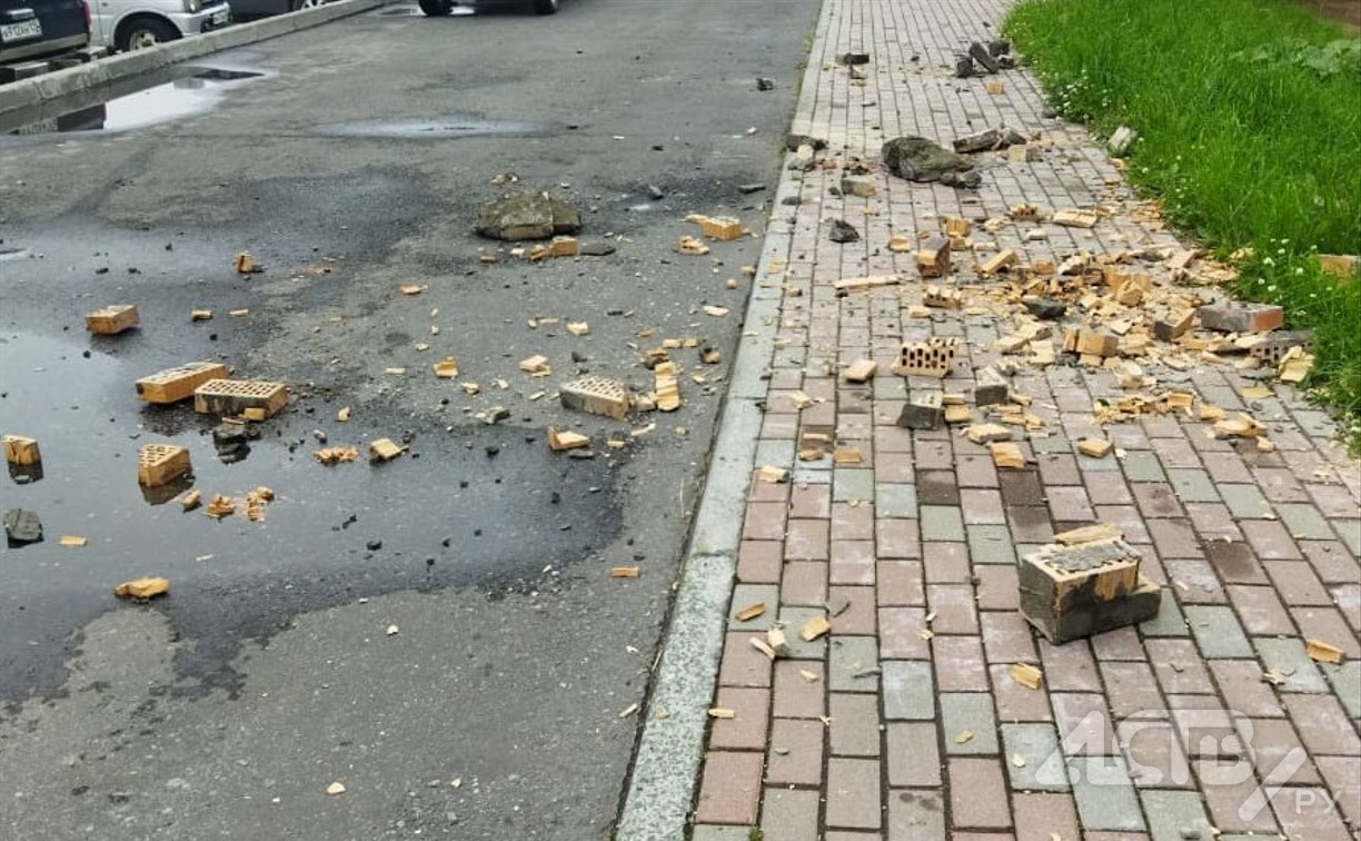 "Забилась в угол, придерживая шкаф": мощное землетрясение застало курильчанку в ванной "Забилась в угол, придерживая шкаф": мощное землетрясение застало курильчанку в ванной