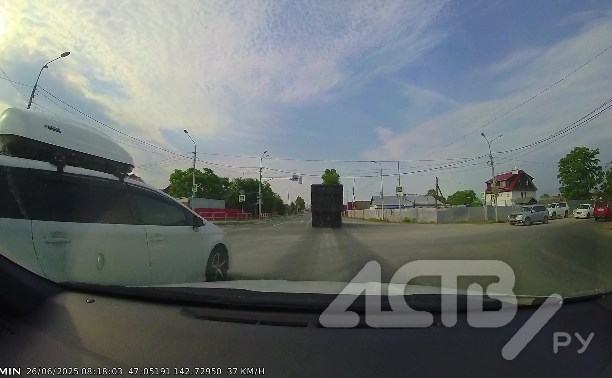 Автохам "666" грубо нарушил ПДД в Южно-Сахалинске и попал на видео