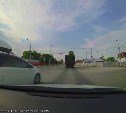 Автохам "666" грубо нарушил ПДД в Южно-Сахалинске и попал на видео