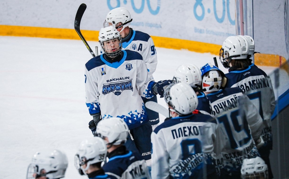 Сахалинские хоккеисты разгромили московскую команду