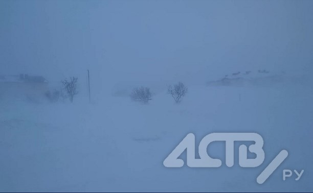 Метель обрушилась на Северные Курилы - уроки в школе отменили