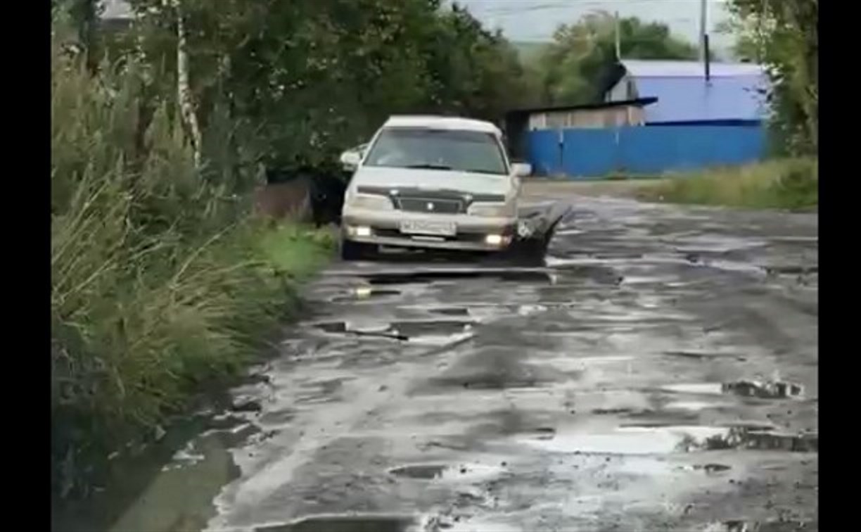 Мэрия Александровска-Сахалинского заставит подрядчика привести в порядок "дорогу-убийцу"