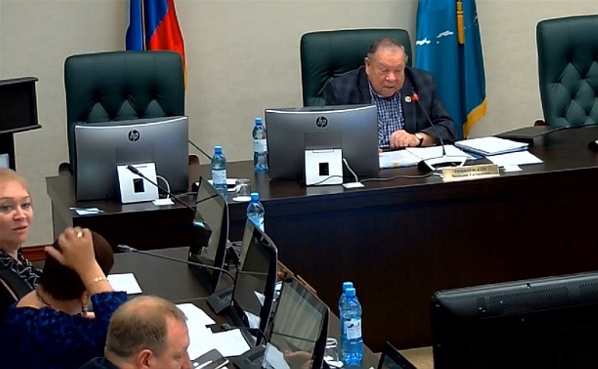 Сахалинские депутаты не стали требовать от Москвы вернуть "нефтяные" деньги