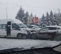 Легковушка столкнулась с маршруткой в центре Южно-Сахалинска 